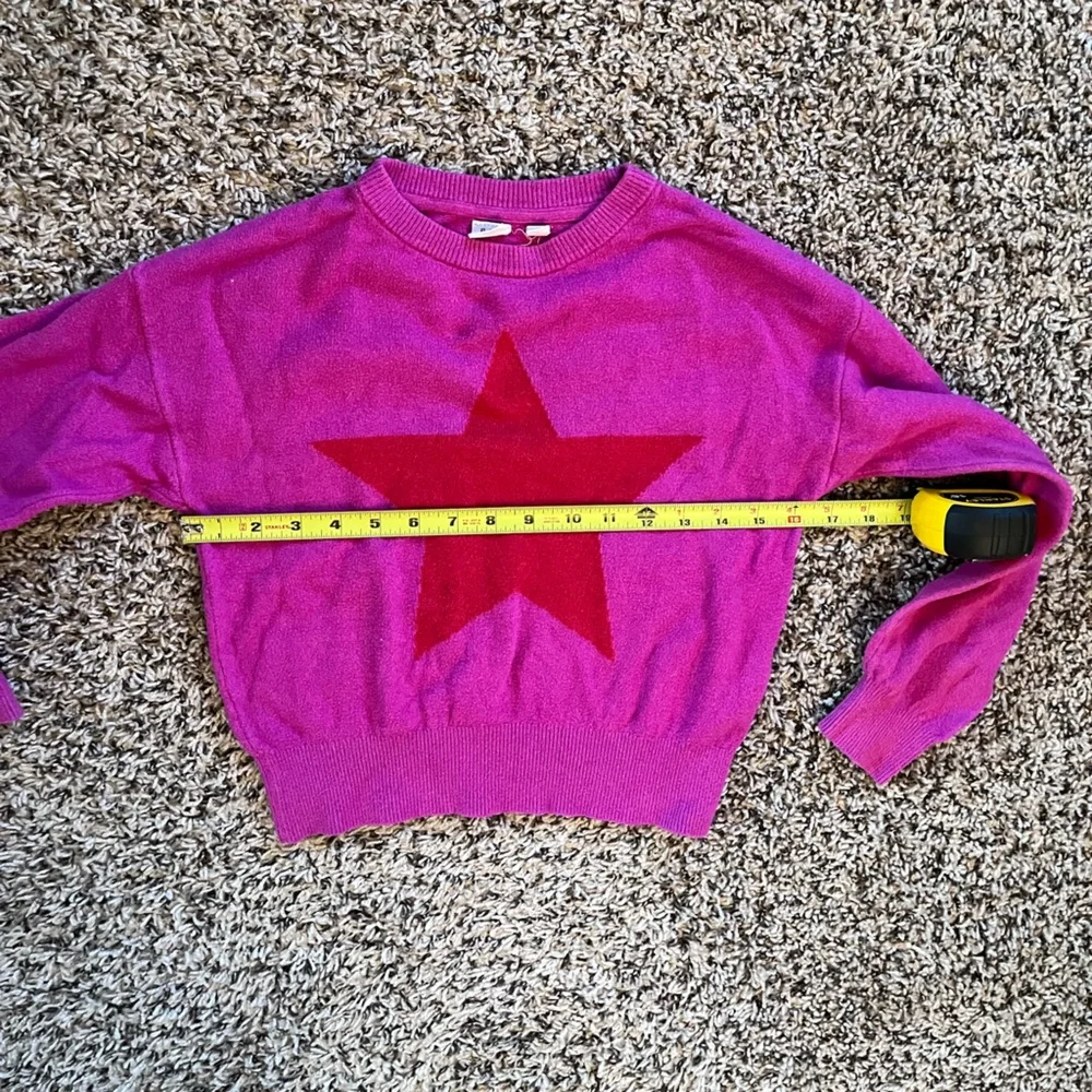GAP Kids Fuchsia Sweater‎ with Bold Red Star – Size Medium